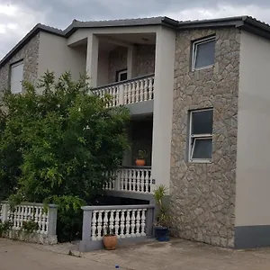 apartman-suzana-bibinje.hotelinzadar.com/