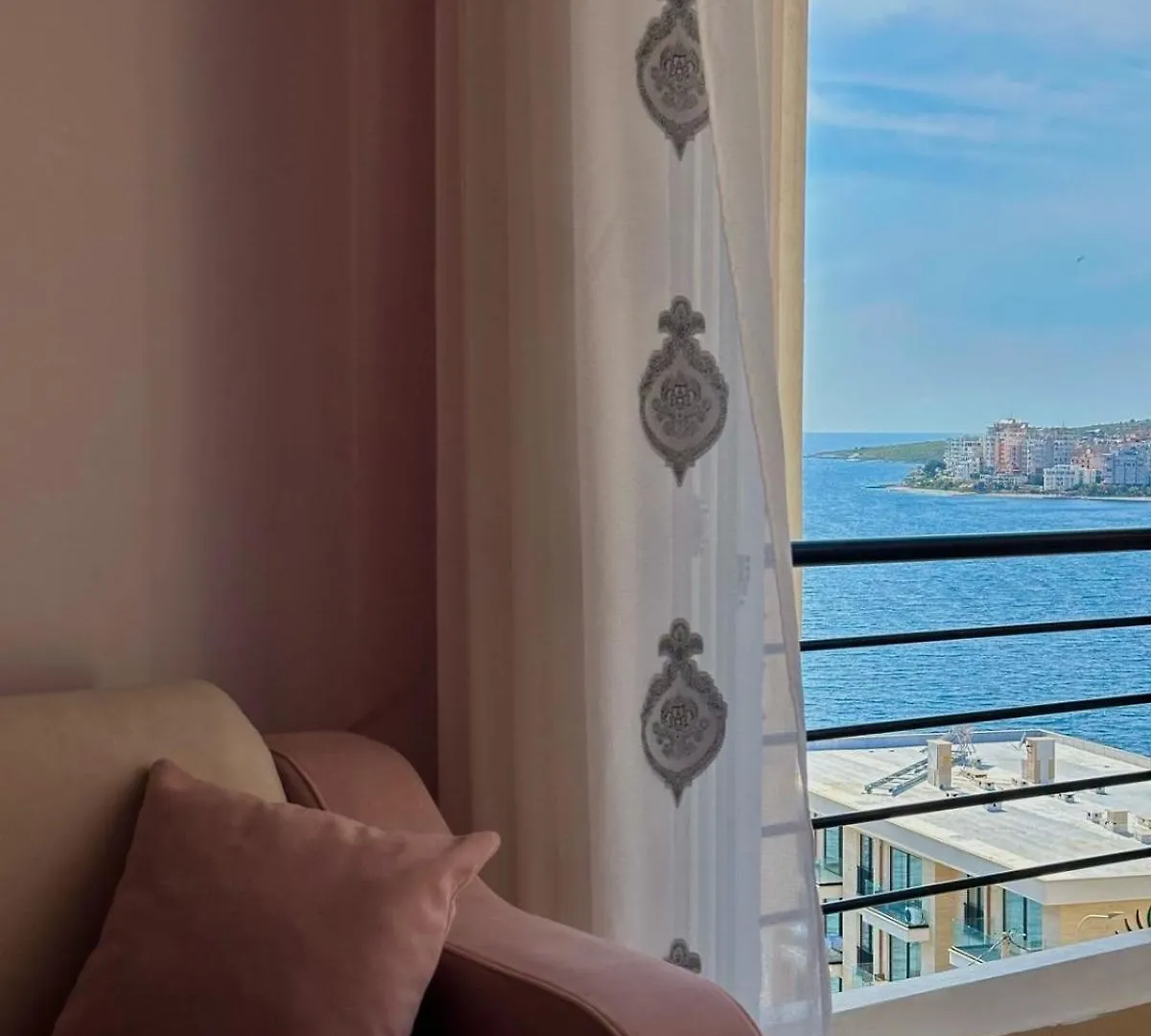 סרנדה Esmeralda Apartaments דירה