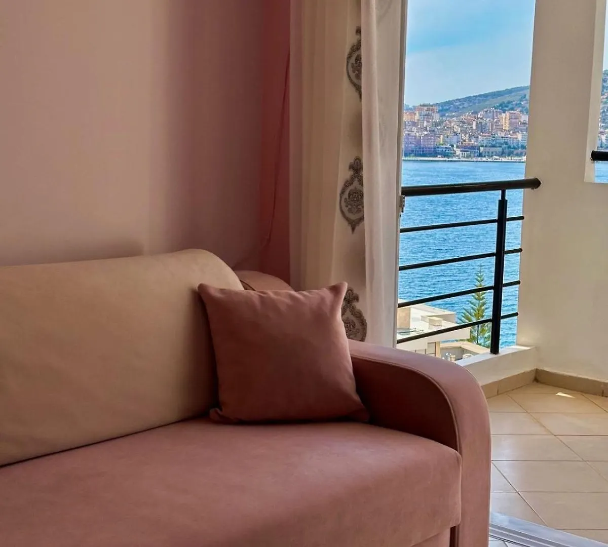 סרנדה Esmeralda Apartaments